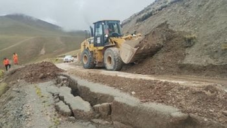 Vialidad trabaja para habilitar el ingreso a Palca de Aparzo, afectado por las precipitaciones