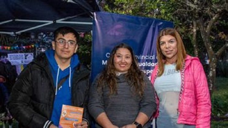Stand informativo del Consejo Provincial de la Mujer, Igualdad de g&eacute;nero y Respeto a las Diversidades en la Marcha del Orgullo