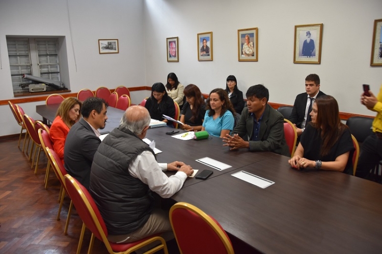 La comisi&oacute;n de Salud P&uacute;blica recibi&oacute; a miembros del C&iacute;rculo M&eacute;dico Veterinario y del Ministerio de Salud