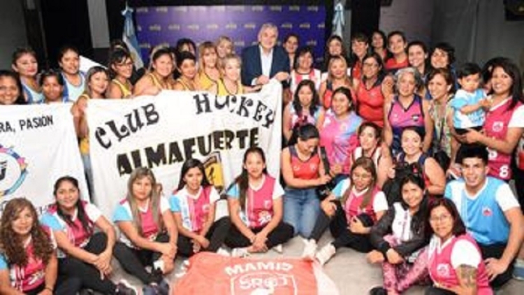 Fuerte impulso al hockey femenino