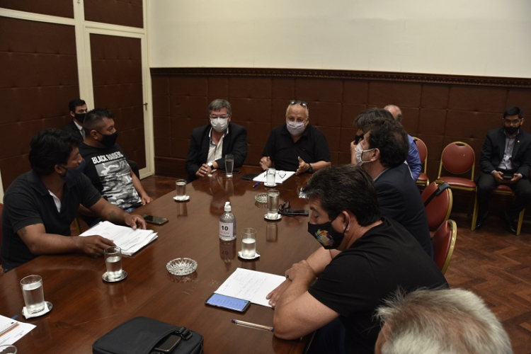 Diputados se reunieron con trabajadores de Finca R&iacute;o Negro Chalic&aacute;n