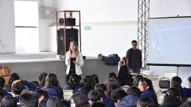 Grooming: contin&uacute;an las charlas con adolescentes