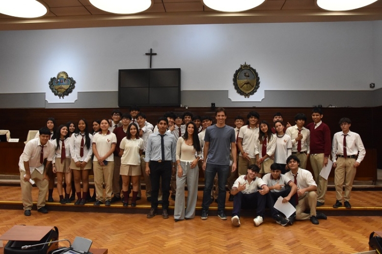 Estudiantes del Colegio Blaise Pascal visitaron la Legislatura
