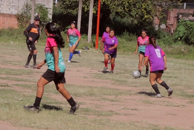 Sumate a las pr&aacute;cticas deportivas de f&uacute;tbol femenino gratuitas que ofrece la municipalidad de Palpal&aacute;