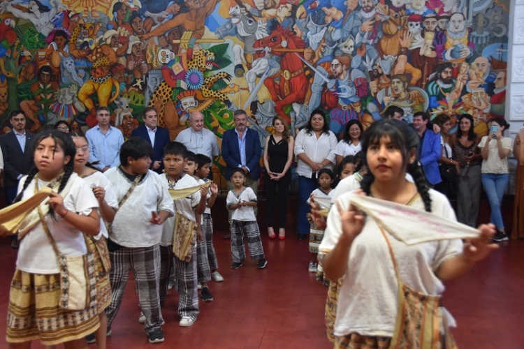 Alberto bernis recibi&oacute; al pesebre del barrio los huaicos