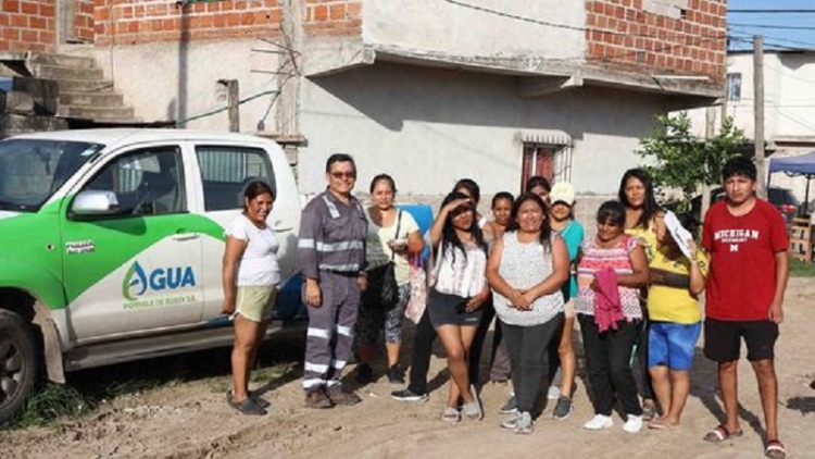 60 familias del barrio El Imperio ya cuentan con su propia conexi&oacute;n de agua potable
