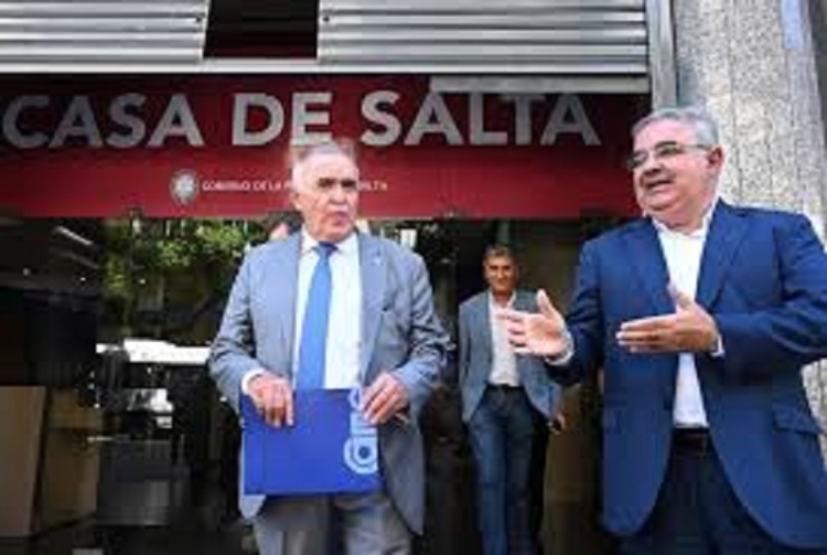 Los gobernadores dialoguistas negocian con Diego Santilli el apoyo a la reforma laboral de Milei