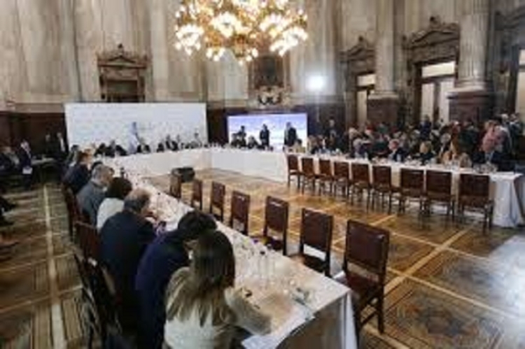 El Senado retom&oacute; el tratamiento de la ley de Bases: la Casa Rosada abre un canal de negociaci&oacute;n con la oposici&oacute;n dialoguista