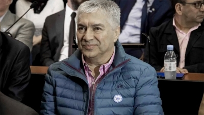 Le conceden arresto domiciliario a L&aacute;zaro B&aacute;ez, pero vecinos le impiden entrar a su casa