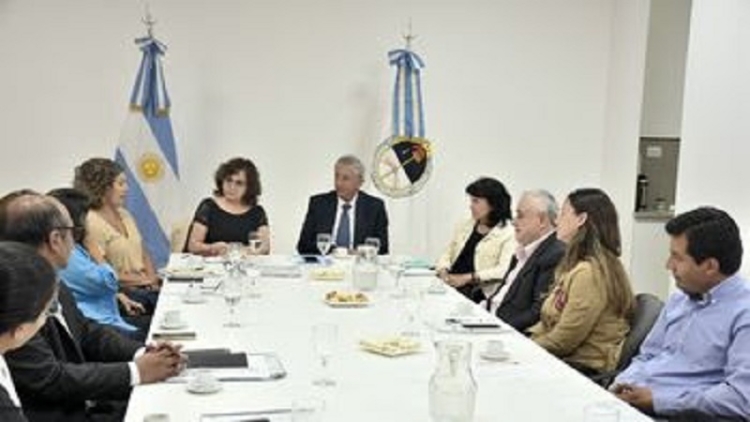 Funcionarios de Educaci&oacute;n recibieron a auditor general de la Provincia