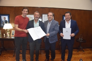 La Legislatura reconoci&oacute; al tirador Renato Ferigutti por su trayectoria deportiva