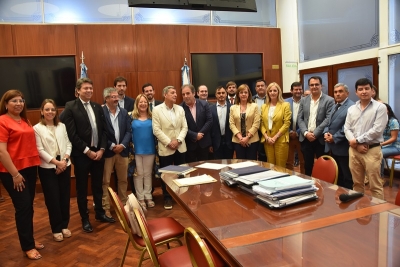 La comisi&oacute;n redactora present&oacute; la compaginaci&oacute;n de toda la documentaci&oacute;n trabajada por la convenci&oacute;n constituyente