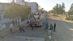 El intendente Rivarola supervis&oacute; los trabajos de repavimentaci&oacute;n de calle &aacute;frica