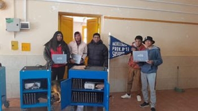 Entrega de Aulas Digitales M&oacute;viles en instituciones educativas de Susques