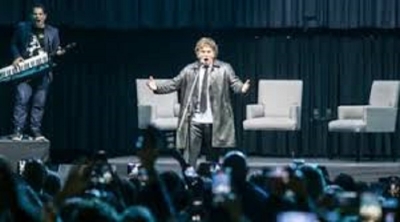 Milei present&oacute; su libro en el Luna Park: "Si no nos metemos en el barro, los zurdos nos llevan puestos"