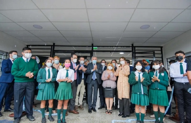 Morales inaugur&oacute; el primer edificio escolar construido con la renta de Cauchari