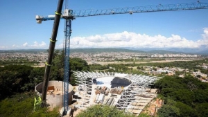 Plan Maestro Plurianual: Comenz&oacute; la colocaci&oacute;n de las "Cerchas" met&aacute;licas en el Centro Cultural Lola Mora