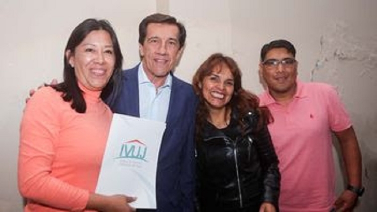 Sadir entreg&oacute; escrituras y resoluciones de adjudicaci&oacute;n en Alto Comedero