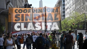 Amplio despliegue de seguridad frente a la primera protesta contra el plan de ajuste