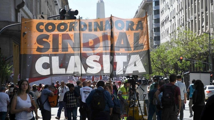Amplio despliegue de seguridad frente a la primera protesta contra el plan de ajuste