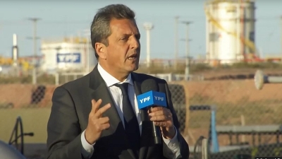 Massa anunci&oacute; un programa de incentivo exportador para el sector petrolero
