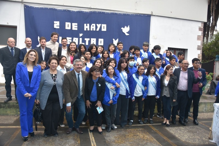 Representantes de la Legislatura presentes en la Promesa de Lealtad a la Constituci&oacute;n Nacional y Provincial de los alumnos de la Escuela Provincial de Artes