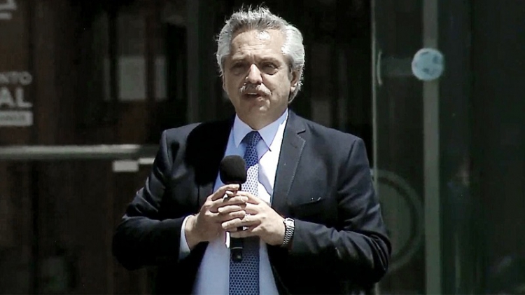 Fern&aacute;ndez propuso "una revisi&oacute;n del modelo de pa&iacute;s, que se dice federal y no lo es"