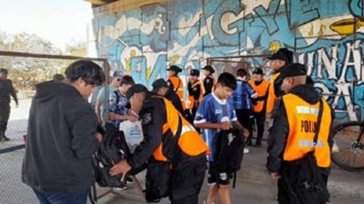 Intensifican operativos policiales para erradicar venta ambulante de bebidas alcoh&oacute;licas