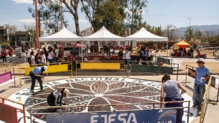 Pintada Estudiantil con mensajes de inclusi&oacute;n y prevenci&oacute;n del bullyng y grooming