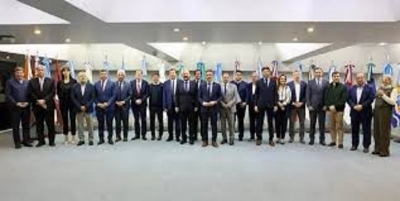 Guillermo Francos recibe a un grupo de gobernadores que reclaman por la ca&iacute;da de la recaudaci&oacute;n