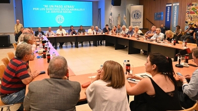La CGT advirti&oacute; que no se quedar&aacute; "de brazos cruzados" ante las medidas econ&oacute;micas