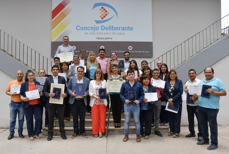 Distinguen a personal del deliberante por su aporte a la reforma constitucional