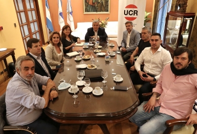 Morales repas&oacute; agenda y proyectos con el Foro Nacional de Intendentes Radicales