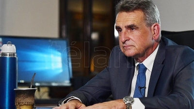 Rossi confirm&oacute; que las Fuerzas Armadas ya producen alcohol en gel y barbijos