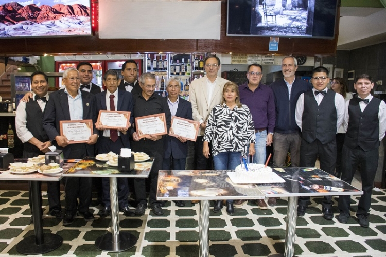 Reconocieron la trayectoria de &ldquo;caf&eacute; dos chinos&rdquo; y al personal con m&aacute;s de 40 a&ntilde;os de antig&uuml;edad