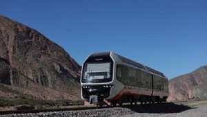Tren Solar de la Quebrada: solicitan mayor precauci&oacute;n al momento de cruzar las v&iacute;as
