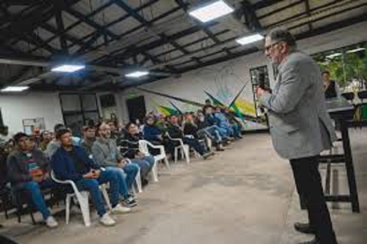 Raul Jorge firm&oacute; convenios con centros vecinales para fortalecer el compromiso ciudadano y ambiental