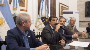 El gobernador Sadir impulsa soluciones habitacionales con firma de convenios para construcci&oacute;n de viviendas