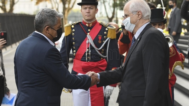 Taiana firm&oacute; un convenio de cooperaci&oacute;n militar con su par de Bolivia