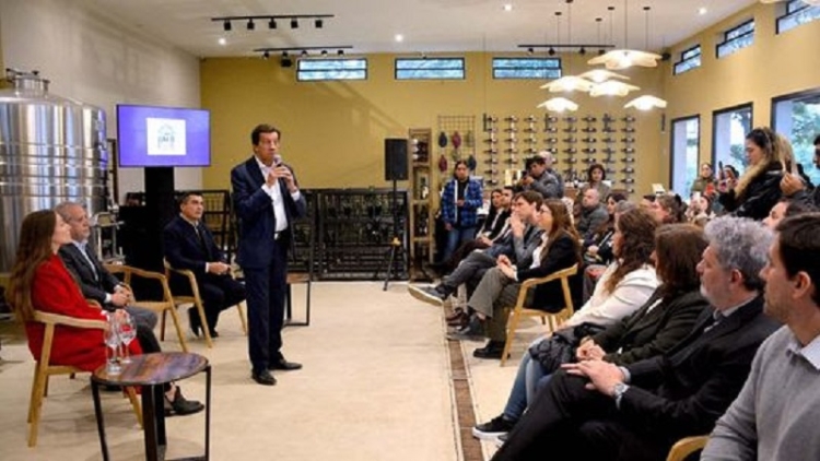 El gobernador entreg&oacute; reconocimiento a Pymes juje&ntilde;as