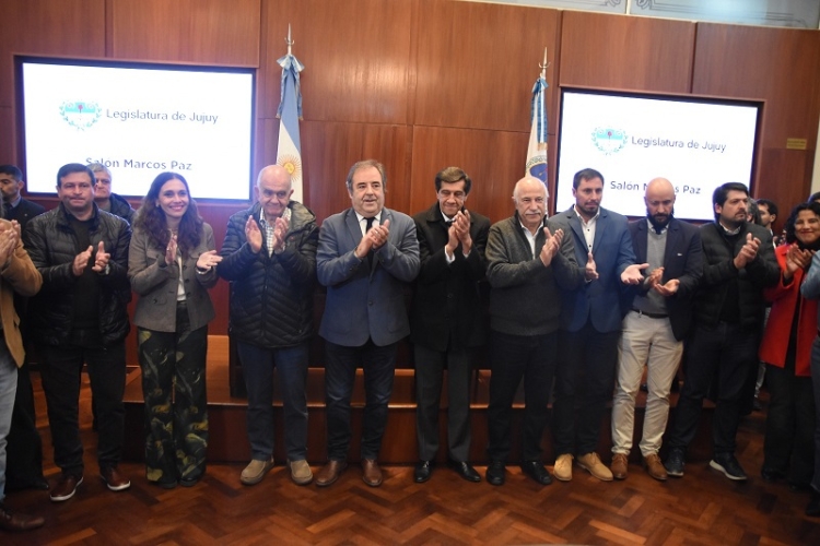 La Legislatura agasaj&oacute; a periodistas en su d&iacute;a y destac&oacute; su rol en la construcci&oacute;n democr&aacute;tica