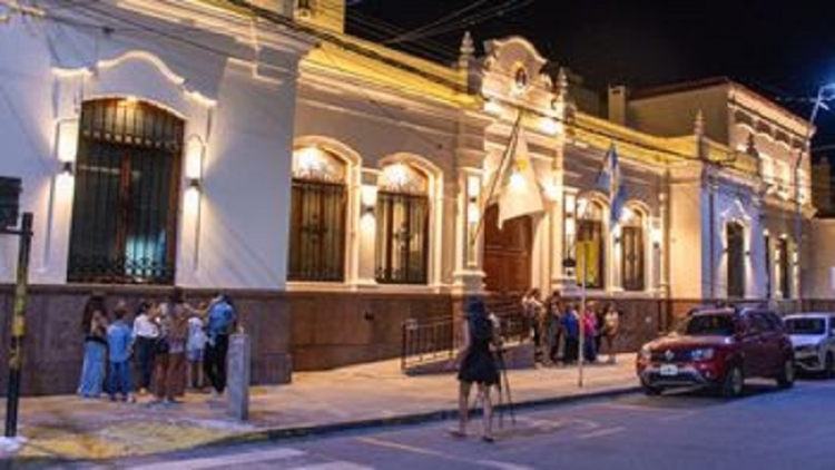 Registro Civil inaugur&oacute; iluminaci&oacute;n de su fachada