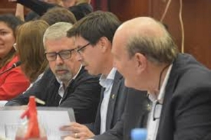 La Comisi&oacute;n de Finanzas recibi&oacute; al ministro de hacienda