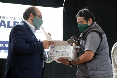 Comprometidos en el cuidado del medio ambiente, el municipio refuerza la entrega de indumentaria y maquinarias para los empleados