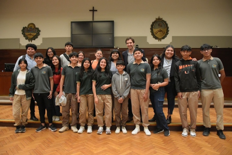 Alumnos de la escuela Agrot&eacute;cnica El Brete y representantes de la Federaci&oacute;n Argentina de Centros de Estudiantes visitaron la Legislatura