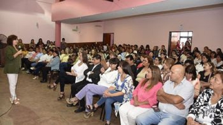Entrega de cargos titulares a 1100 docentes de nivel Inicial y Primario