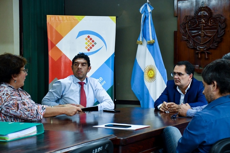 Reuni&oacute;n con autoridades del IVUJ