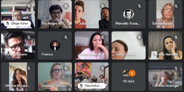 Leila Chaher junto a trabajadores de la cultura perjudicados por el proyecto de Ley &Oacute;mnibus de Milei