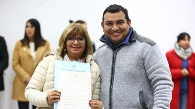 Entregaron 71 escrituras a familias de San Salvador