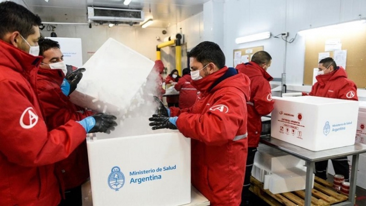 Comenz&oacute; la distribuci&oacute;n en todo el pa&iacute;s de casi 800 mil vacunas de Astrazeneca